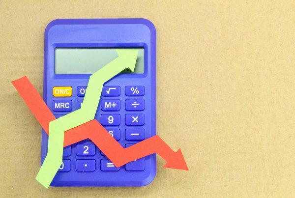the calculator and the green and red arrows conceptualize the rate of fluctuation