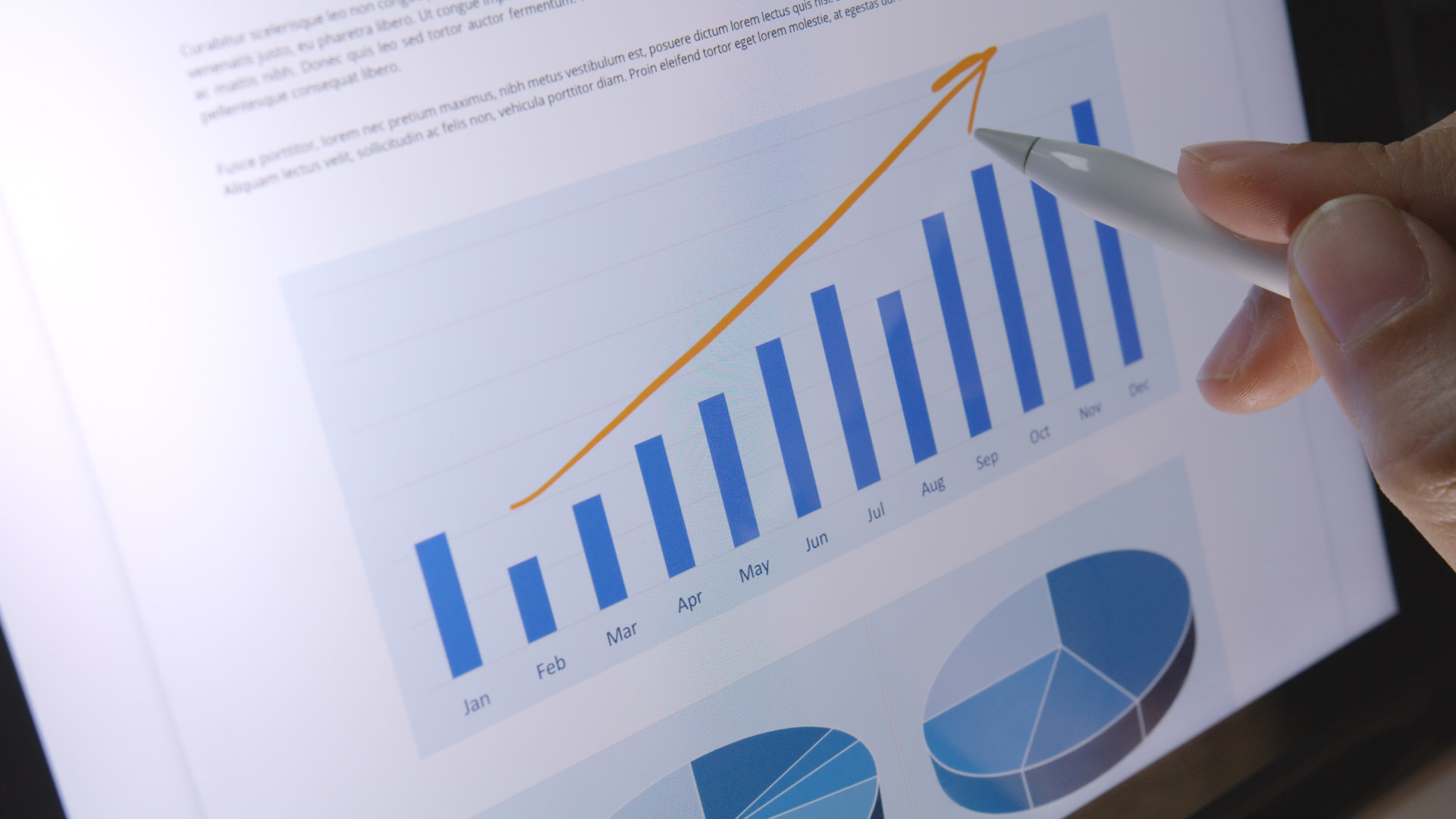 A graph shows how Xero helps make invoicing to payment quicker