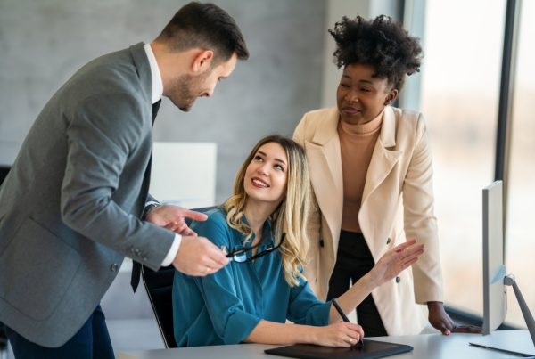 Business owner and accountant collaborating easily using Xero
