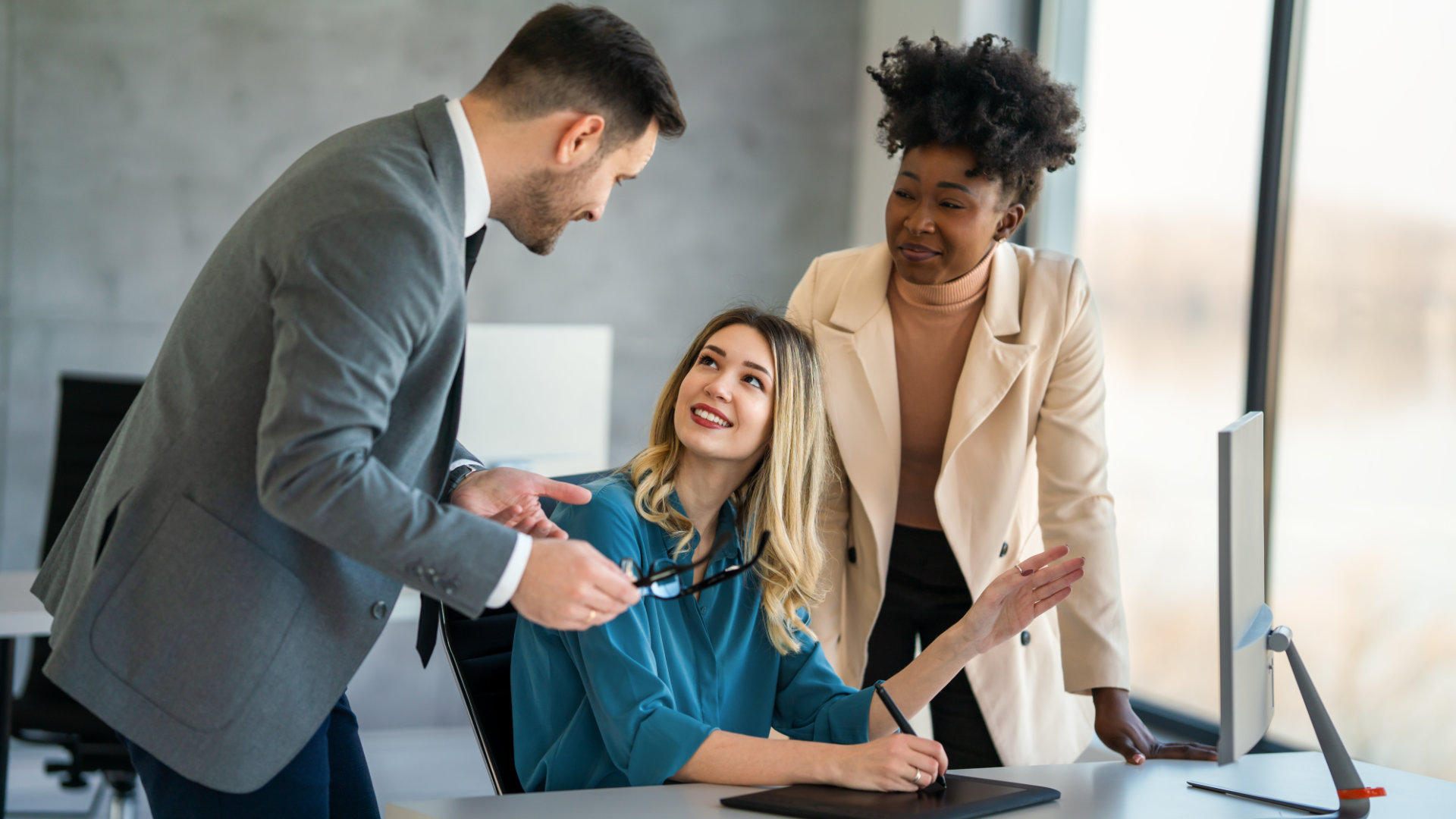 Business owner and accountant collaborating easily using Xero