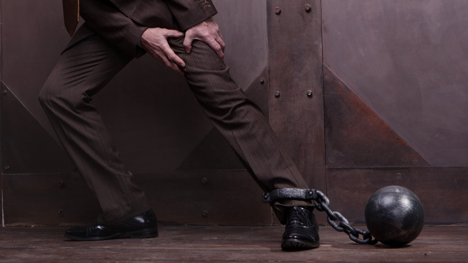 The True Cost of Hiring In-House vs Outsourcing Your Books
